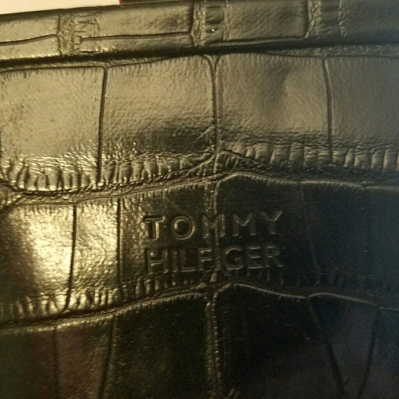 Tommy Hilfiger mini vantage purse - Picture 3 of 8